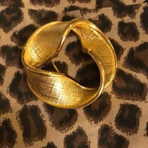 Vintage Napier Ribbon Circle Wreath Pin Brooch